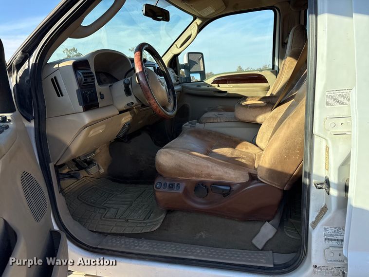 image for item ET7249 2007 Ford F-350 Crew Cab pickup truck