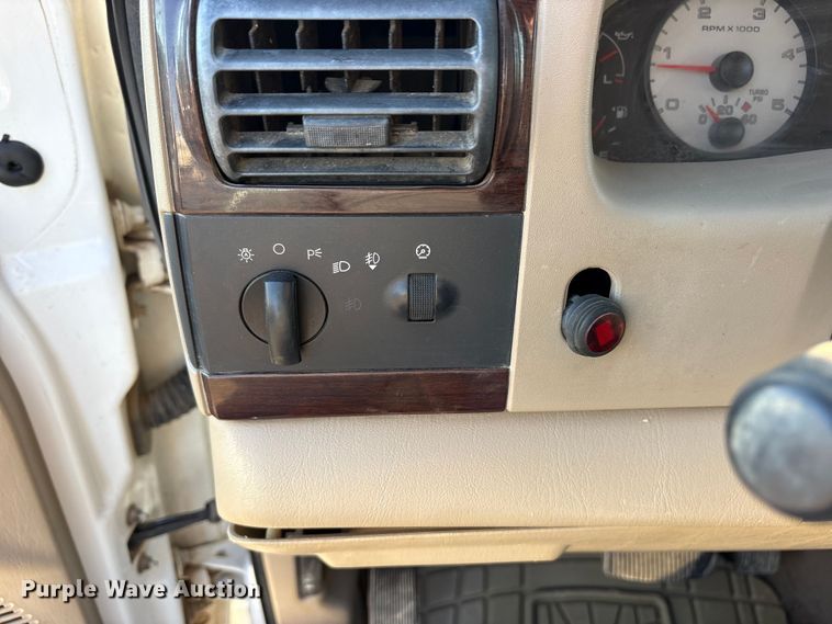 image for item ET7249 2007 Ford F-350 Crew Cab pickup truck