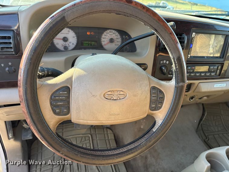 image for item ET7249 2007 Ford F-350 Crew Cab pickup truck