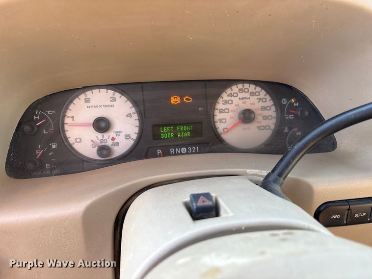 image for item ET7249 2007 Ford F-350 Crew Cab pickup truck