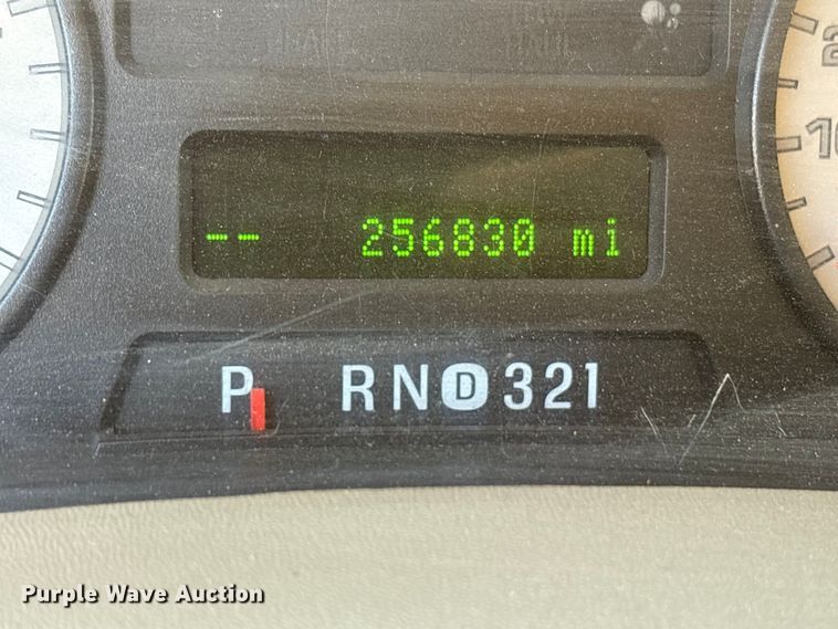 image for item ET7249 2007 Ford F-350 Crew Cab pickup truck