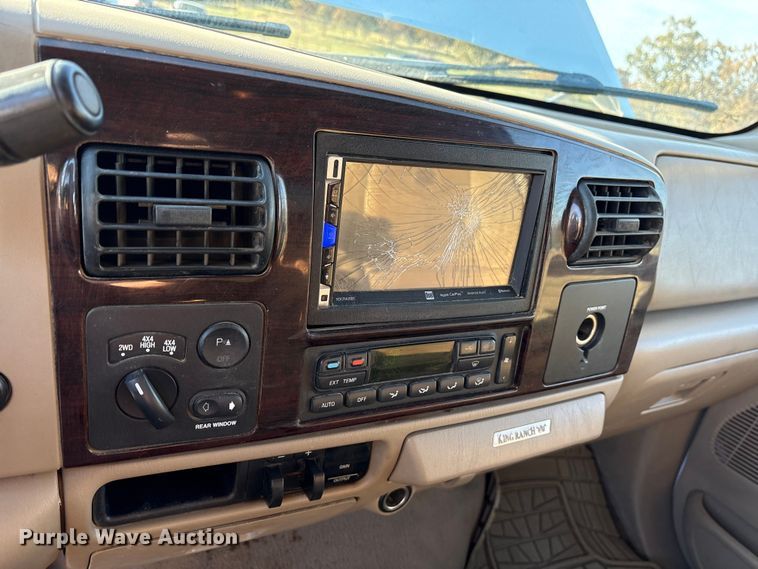 image for item ET7249 2007 Ford F-350 Crew Cab pickup truck