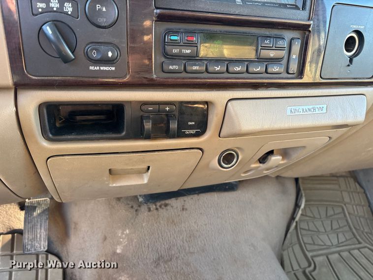 image for item ET7249 2007 Ford F-350 Crew Cab pickup truck