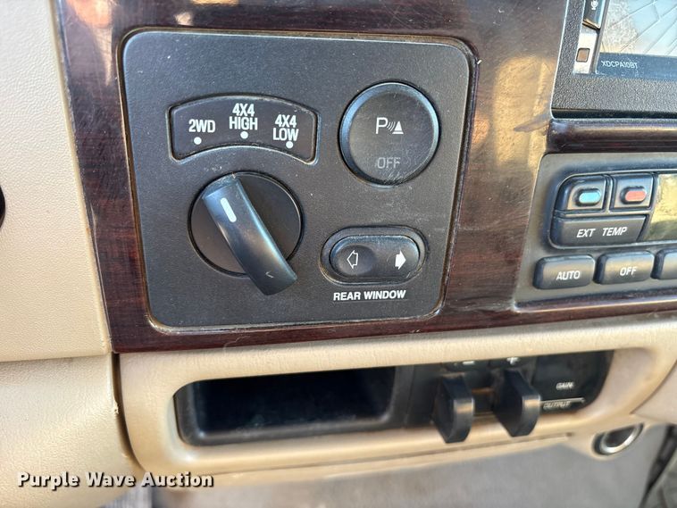 image for item ET7249 2007 Ford F-350 Crew Cab pickup truck