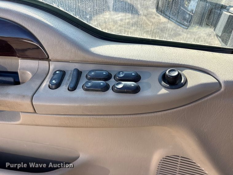 image for item ET7249 2007 Ford F-350 Crew Cab pickup truck