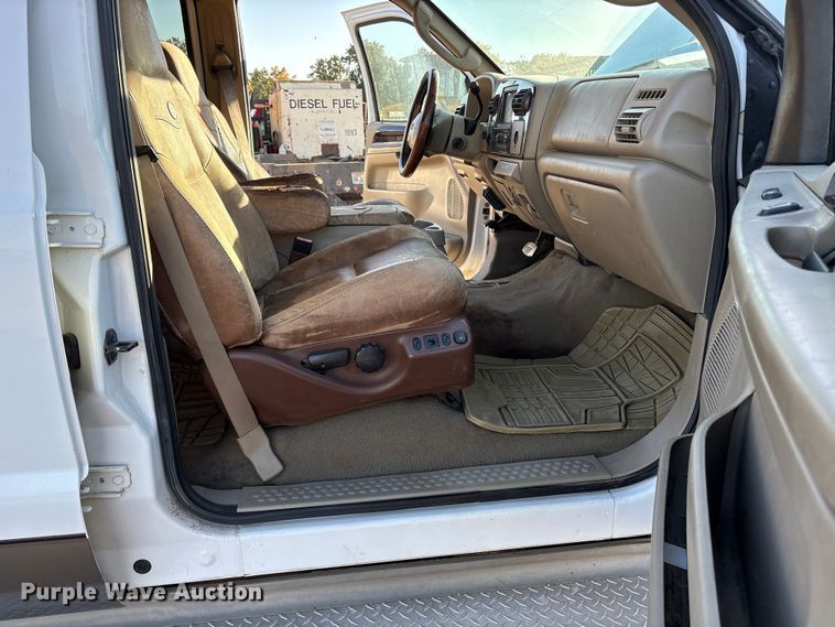 image for item ET7249 2007 Ford F-350 Crew Cab pickup truck