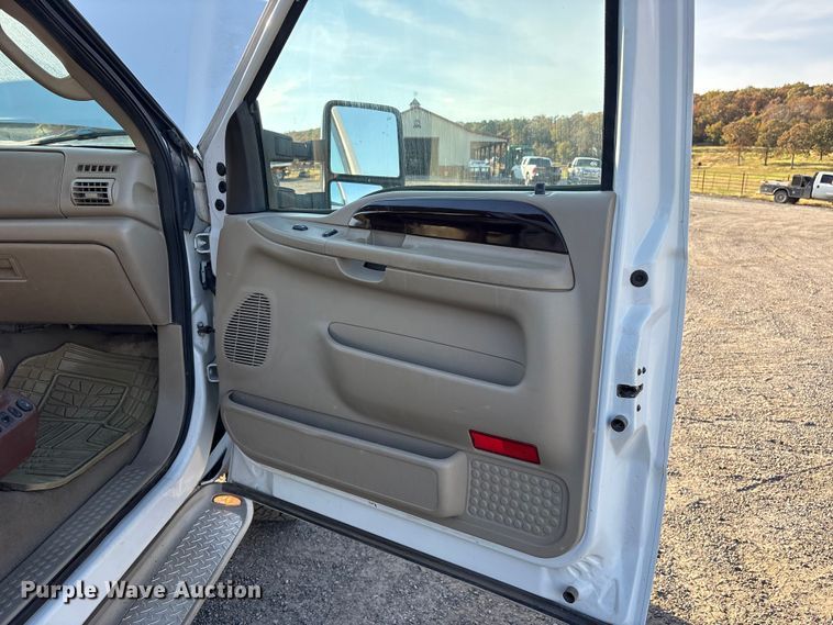 image for item ET7249 2007 Ford F-350 Crew Cab pickup truck