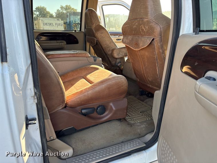 image for item ET7249 2007 Ford F-350 Crew Cab pickup truck