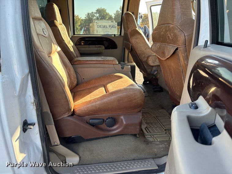 image for item ET7249 2007 Ford F-350 Crew Cab pickup truck