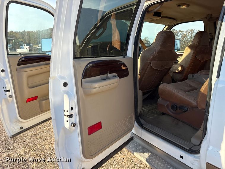 image for item ET7249 2007 Ford F-350 Crew Cab pickup truck