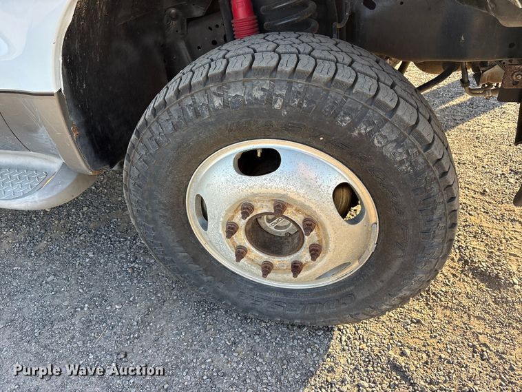 image for item ET7249 2007 Ford F-350 Crew Cab pickup truck