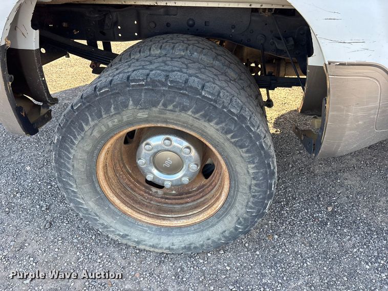 image for item ET7249 2007 Ford F-350 Crew Cab pickup truck