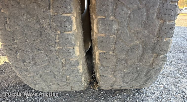 image for item ET7249 2007 Ford F-350 Crew Cab pickup truck