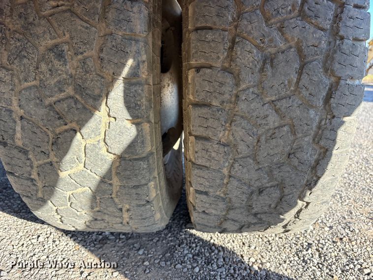 image for item ET7249 2007 Ford F-350 Crew Cab pickup truck