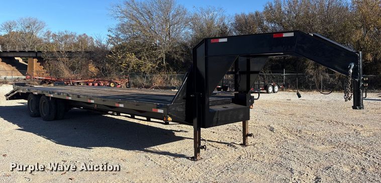 image for item ET7312 2011 Top Hat OTWG32X8.5-22.5E-F equipment trailer