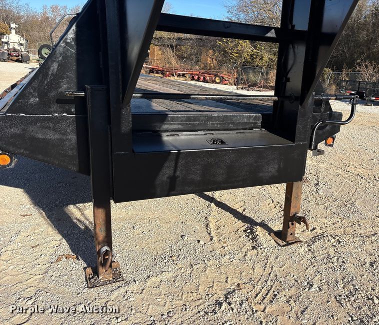 image for item ET7312 2011 Top Hat OTWG32X8.5-22.5E-F equipment trailer