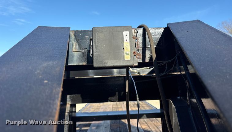 image for item ET7312 2011 Top Hat OTWG32X8.5-22.5E-F equipment trailer