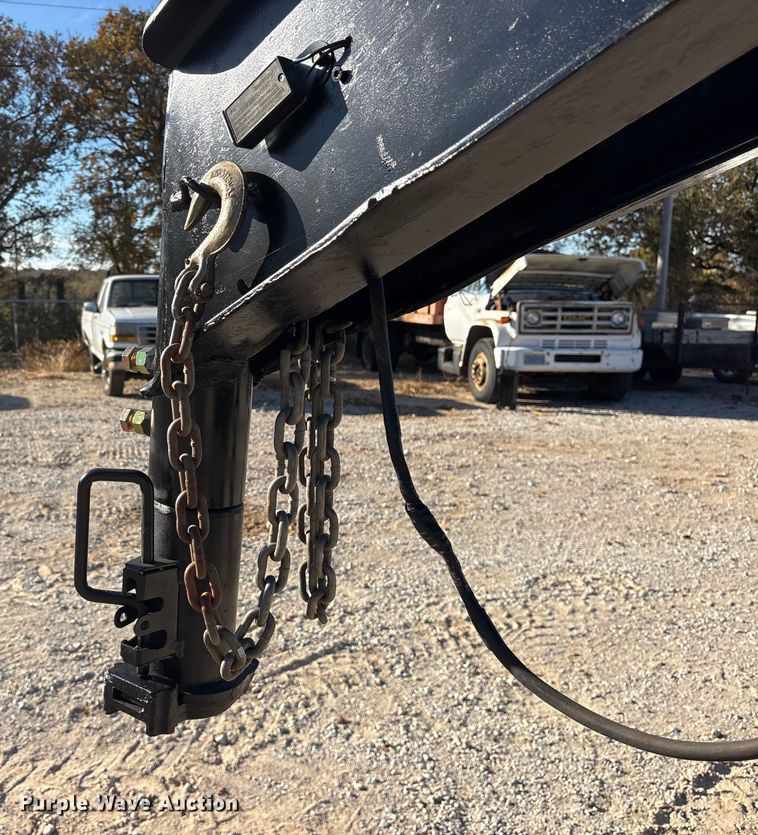 image for item ET7312 2011 Top Hat OTWG32X8.5-22.5E-F equipment trailer