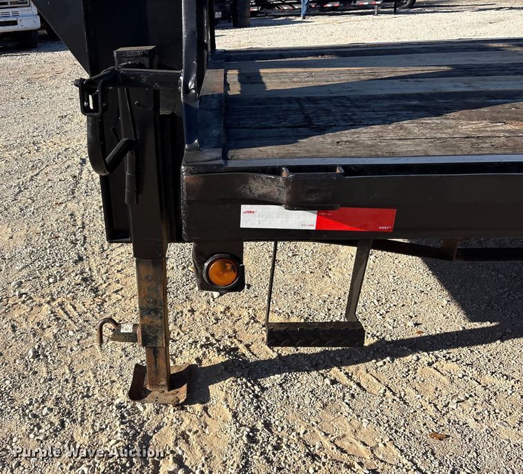 image for item ET7312 2011 Top Hat OTWG32X8.5-22.5E-F equipment trailer