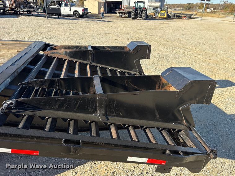 image for item ET7312 2011 Top Hat OTWG32X8.5-22.5E-F equipment trailer