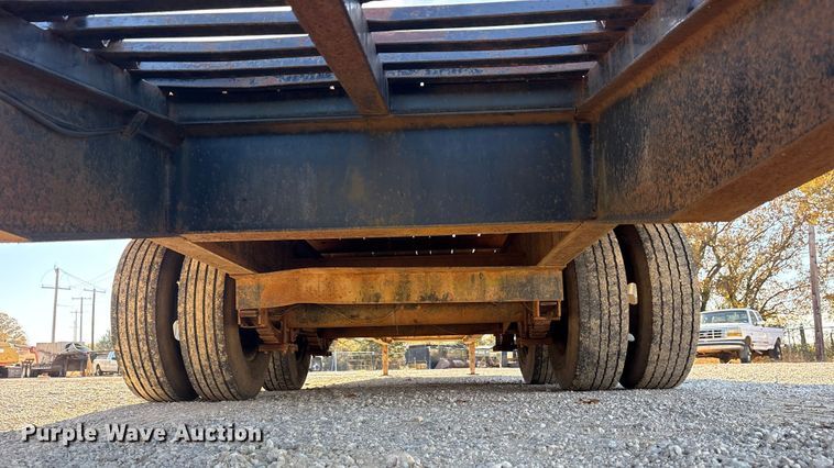 image for item ET7312 2011 Top Hat OTWG32X8.5-22.5E-F equipment trailer