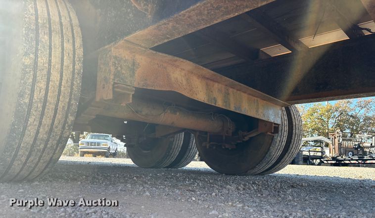 image for item ET7312 2011 Top Hat OTWG32X8.5-22.5E-F equipment trailer