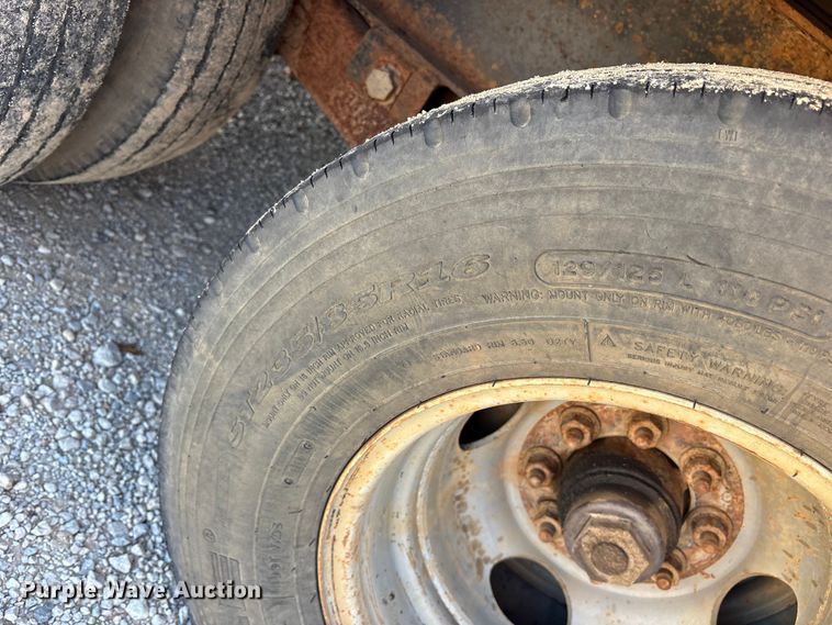 image for item ET7312 2011 Top Hat OTWG32X8.5-22.5E-F equipment trailer