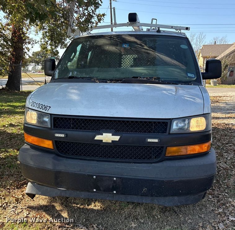 image for item ET7316 2019 Chevrolet Express 2500 van