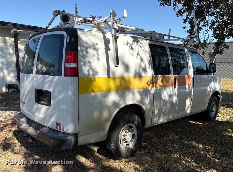 image for item ET7316 2019 Chevrolet Express 2500 van
