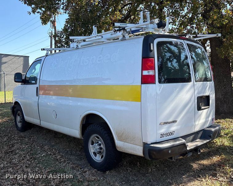 image for item ET7316 2019 Chevrolet Express 2500 van