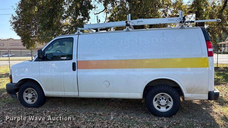 image for item ET7316 2019 Chevrolet Express 2500 van