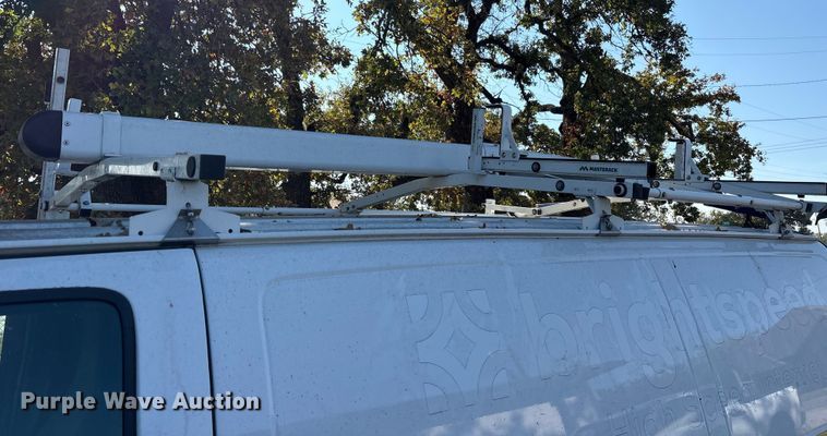 image for item ET7316 2019 Chevrolet Express 2500 van