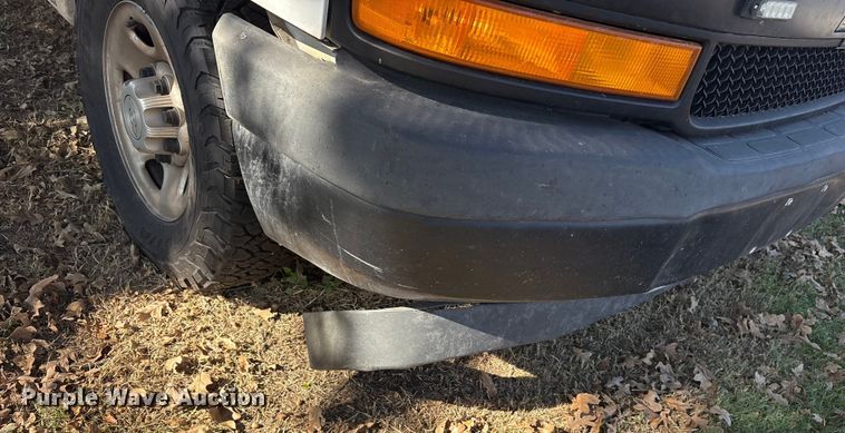 image for item ET7316 2019 Chevrolet Express 2500 van