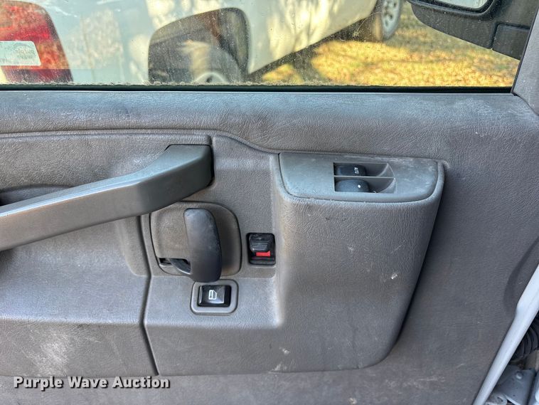 image for item ET7316 2019 Chevrolet Express 2500 van