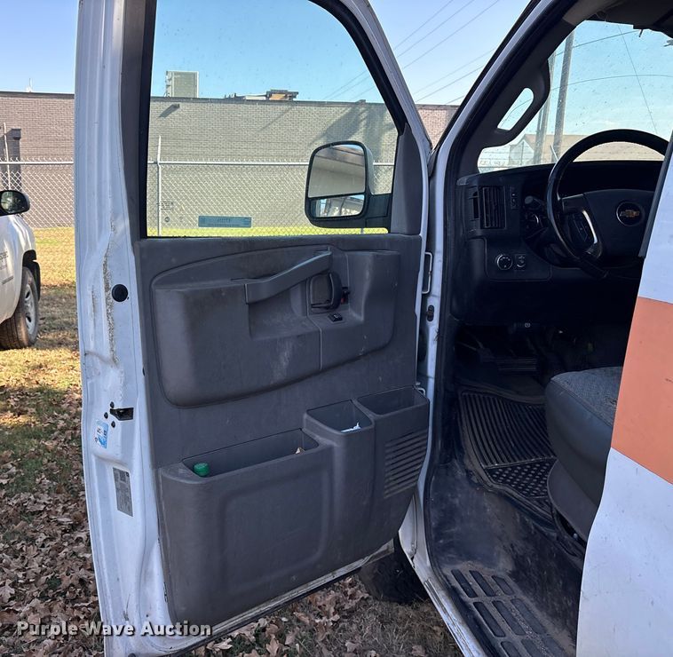 image for item ET7316 2019 Chevrolet Express 2500 van