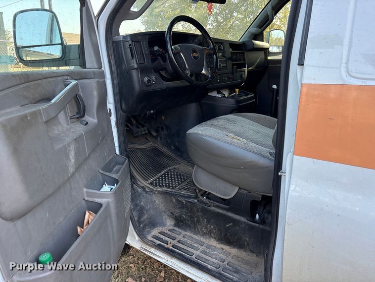 image for item ET7316 2019 Chevrolet Express 2500 van