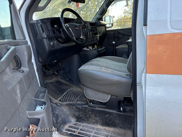 image for item ET7316 2019 Chevrolet Express 2500 van