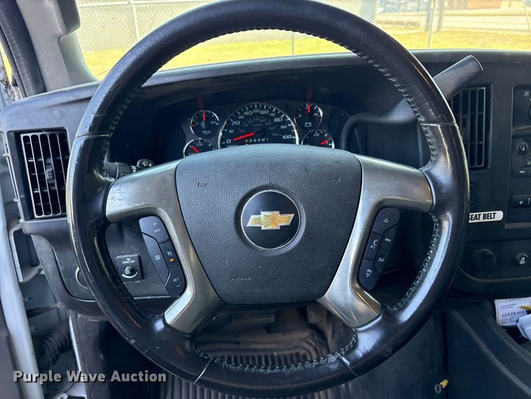 image for item ET7316 2019 Chevrolet Express 2500 van
