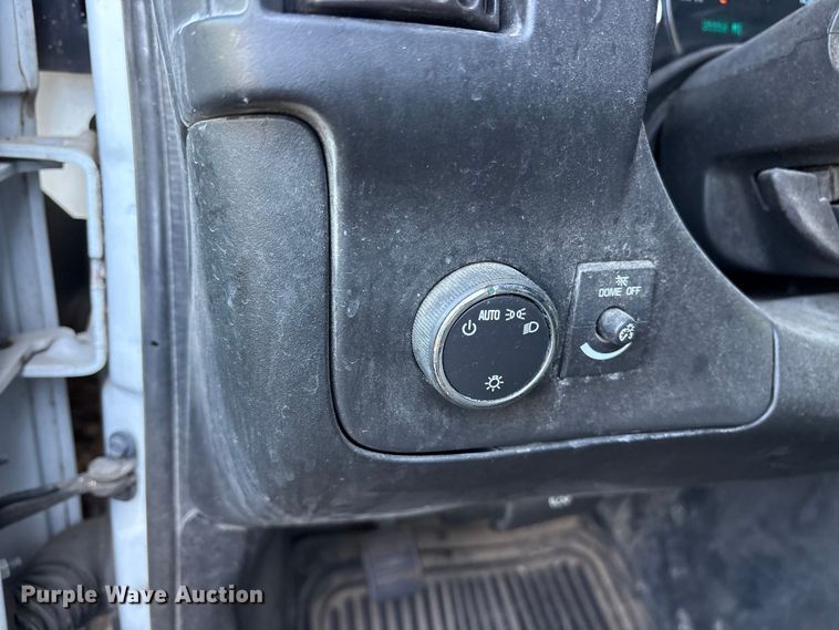 image for item ET7316 2019 Chevrolet Express 2500 van