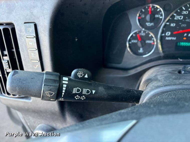 image for item ET7316 2019 Chevrolet Express 2500 van