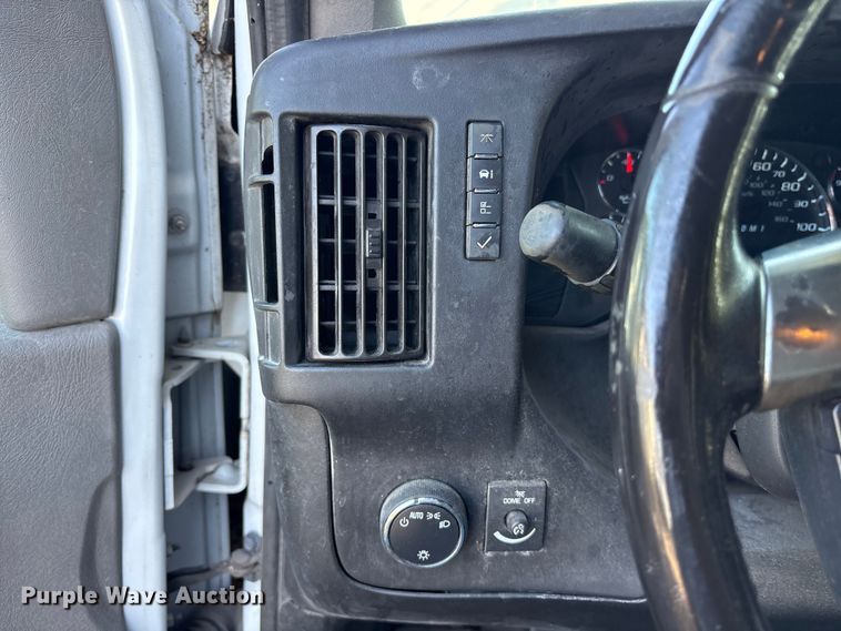 image for item ET7316 2019 Chevrolet Express 2500 van