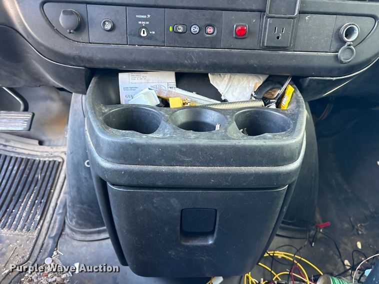 image for item ET7316 2019 Chevrolet Express 2500 van