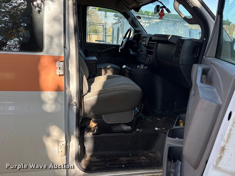 image for item ET7316 2019 Chevrolet Express 2500 van