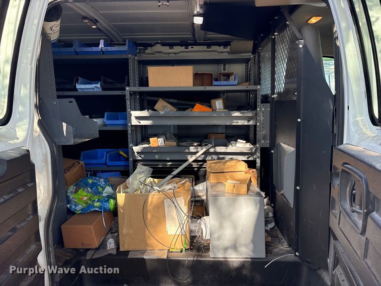 image for item ET7316 2019 Chevrolet Express 2500 van