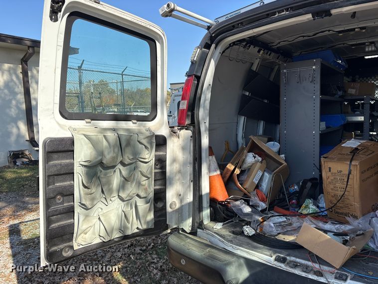 image for item ET7316 2019 Chevrolet Express 2500 van