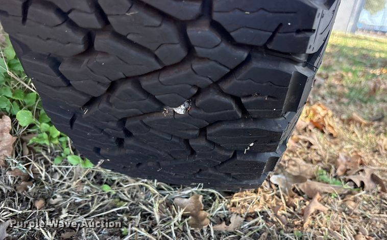 image for item ET7316 2019 Chevrolet Express 2500 van