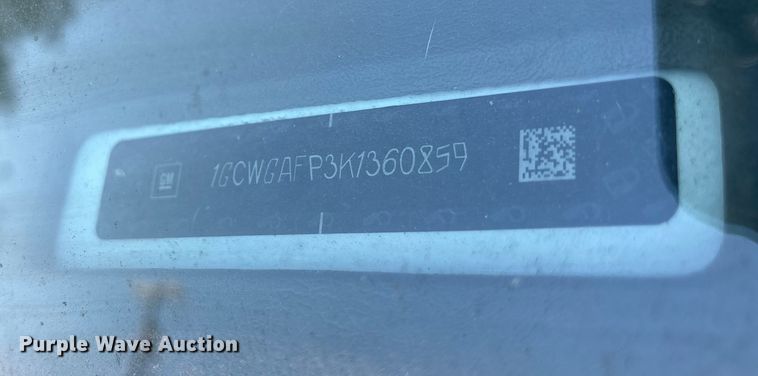 image for item ET7316 2019 Chevrolet Express 2500 van