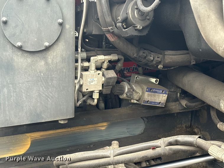 image for item ET8598 2016 CombiLift C8000 forklift