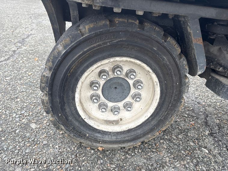 image for item ET8598 2016 CombiLift C8000 forklift