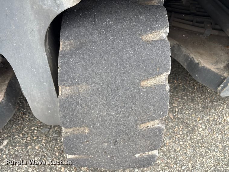 image for item ET8598 2016 CombiLift C8000 forklift